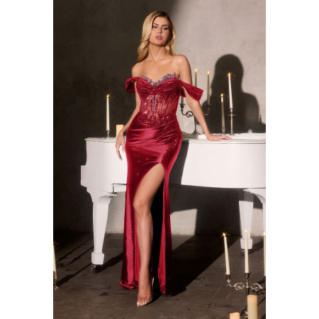 CC494 by La Divine - Crafted to captivate, this fitted gown