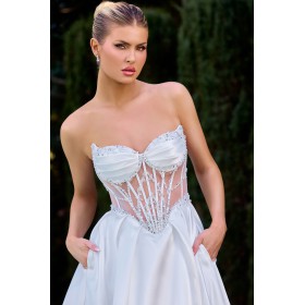 CD389W by La Divine - Timeless and romantic, this A-line bridal