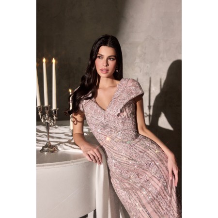 CD698 by La Divine - A shimmering statement for the woman