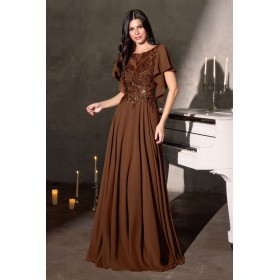 CL09 by La Divine - Elegant and refined, this gown offers